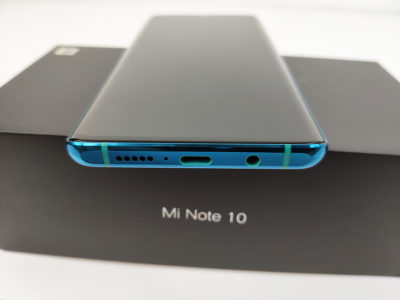 Xiaomi Mi Note 10 - reproduktor, mikrofon, USB-C konektor a audio konektor na spodní hraně