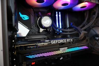 Asus GeForce ROG STRIX RTX 3090 a RGB osvětlení v PC