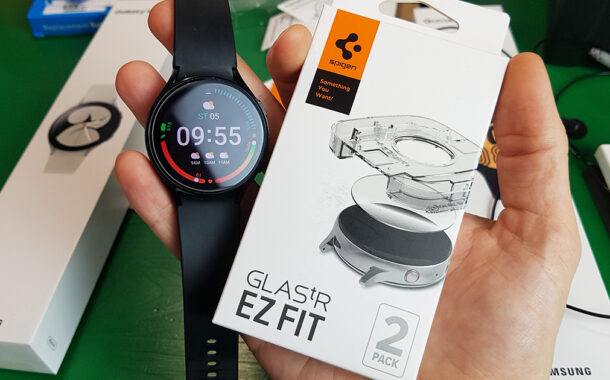 Kvalitní sklo na hodinky či mobil? Recenze Spigen Glas.tR EZ Fit