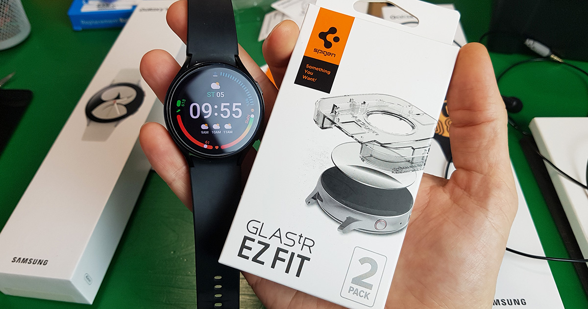 Kvalitní sklo na hodinky či mobil? Recenze Spigen Glas.tR EZ Fit