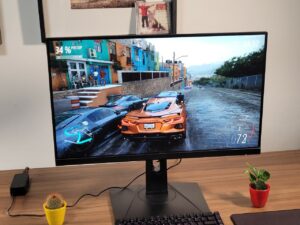 hrani her na monitoru MSI G272QPF