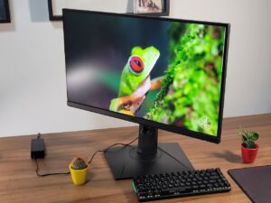 otaceni monitoru MSI G272QPF